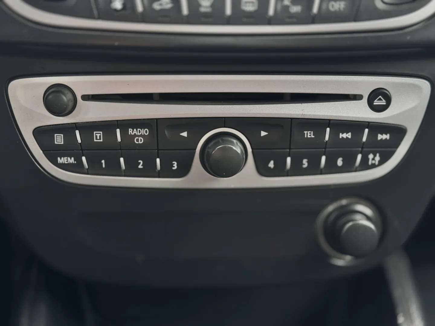 Cumpara/ Vinde online Renault  Megane 2013 SH, la cel mai bun pret pentru tine!
