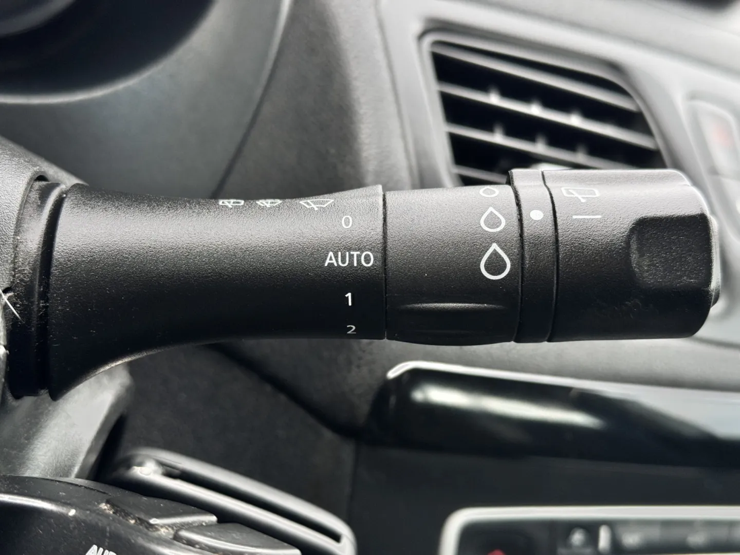 Cumpara/ Vinde online Renault  Megane 2013 SH, la cel mai bun pret pentru tine!