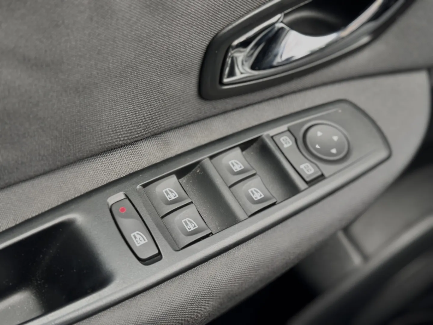 Cumpara/ Vinde online Renault  Scenic 2013 SH, la cel mai bun pret pentru tine!