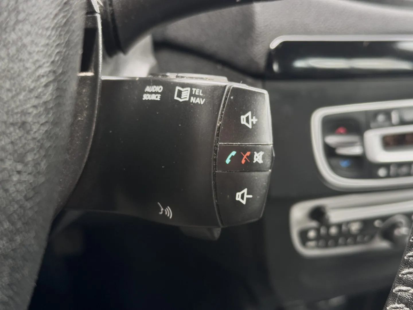 Cumpara/ Vinde online Renault  Megane 2013 SH, la cel mai bun pret pentru tine!