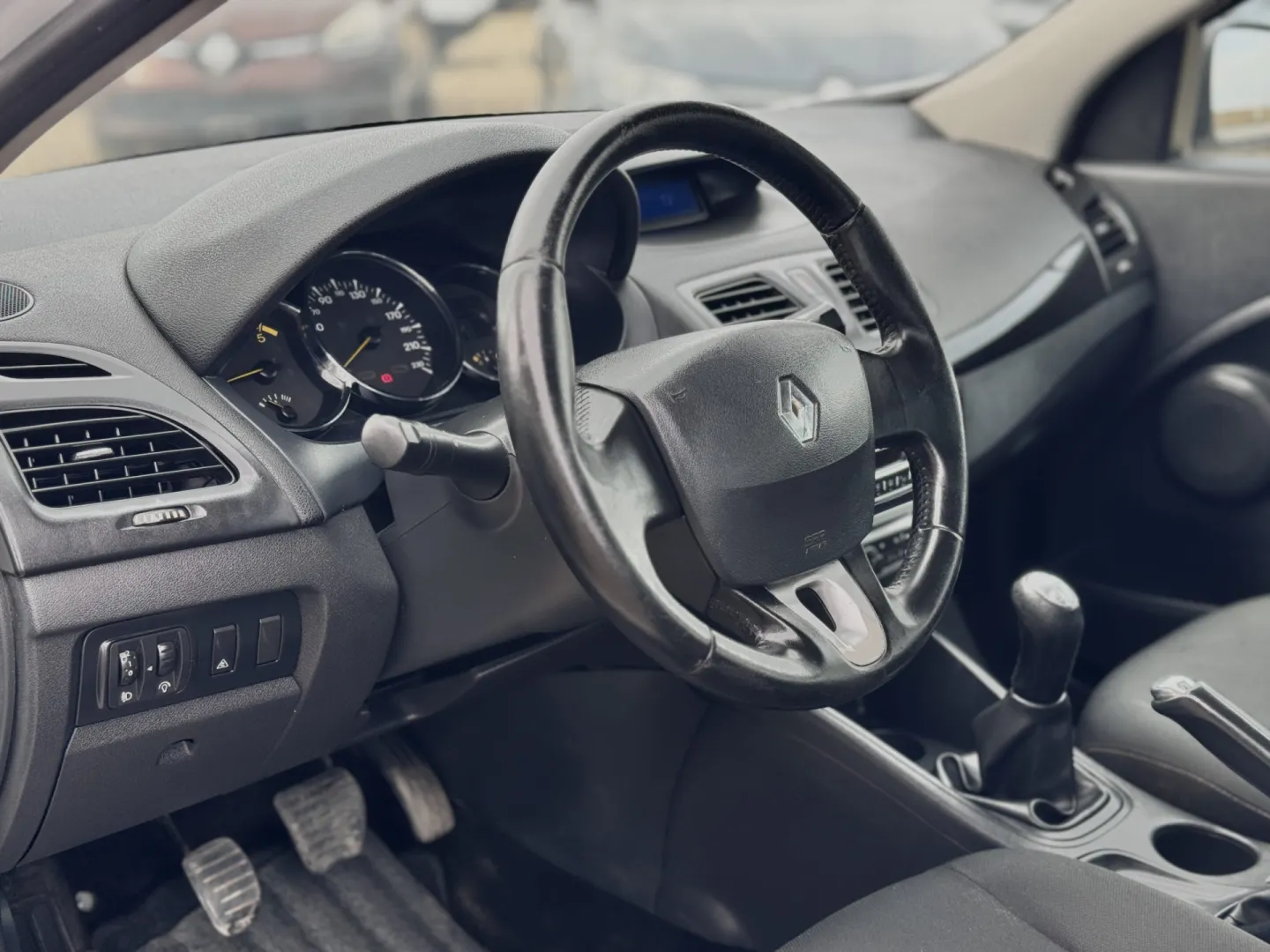 Cumpara/ Vinde online Renault  Megane 2013 SH, la cel mai bun pret pentru tine!
