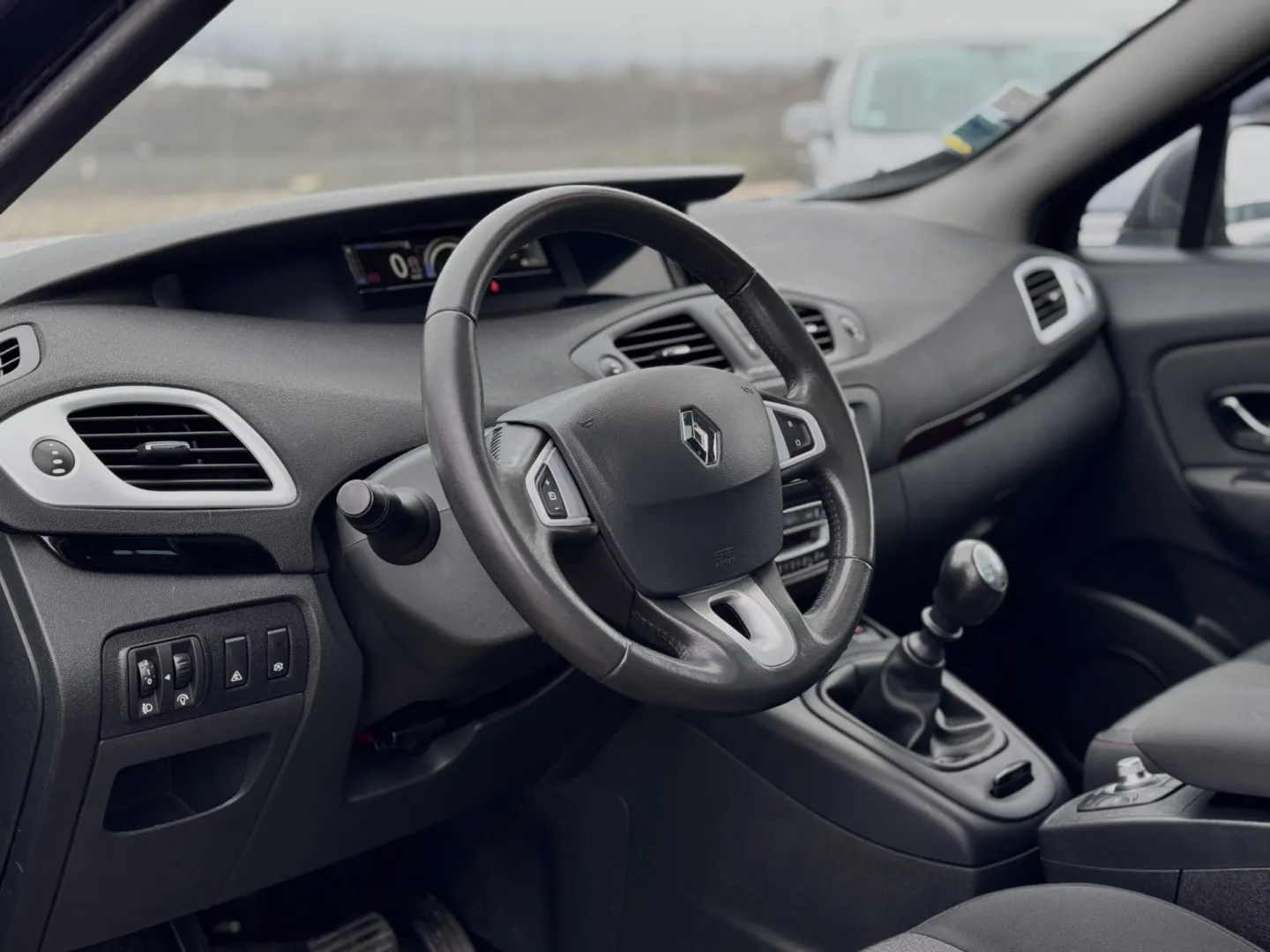 Cumpara/ Vinde online Renault  Scenic 2013 SH, la cel mai bun pret pentru tine!