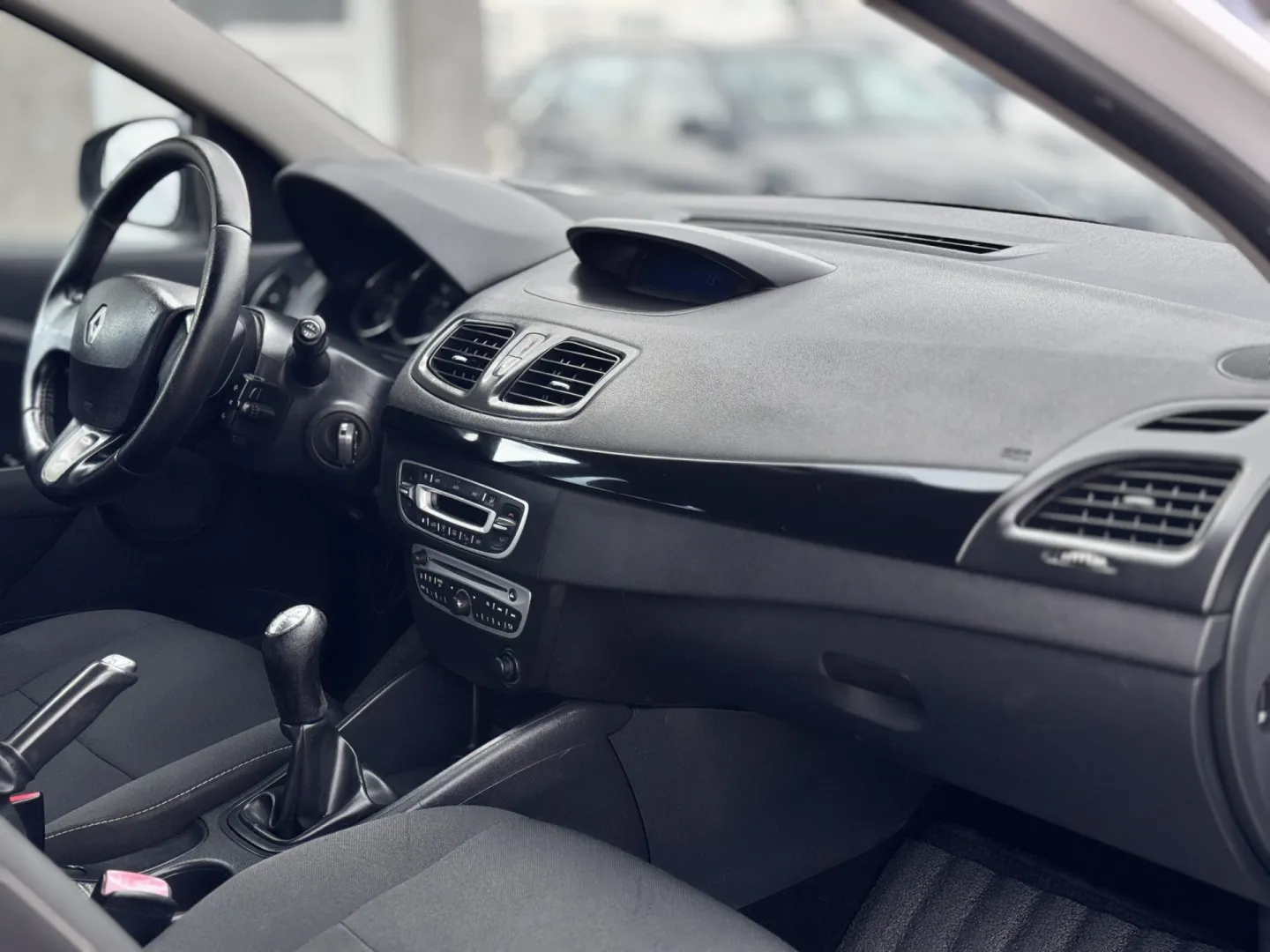 Cumpara/ Vinde online Renault  Megane 2013 SH, la cel mai bun pret pentru tine!