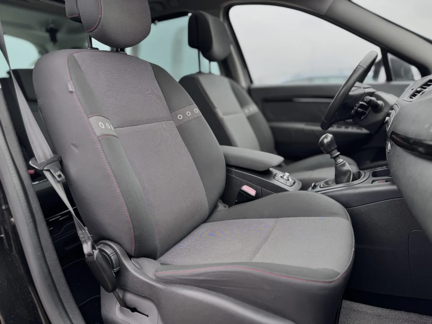Cumpara/ Vinde online Renault  Scenic 2013 SH, la cel mai bun pret pentru tine!