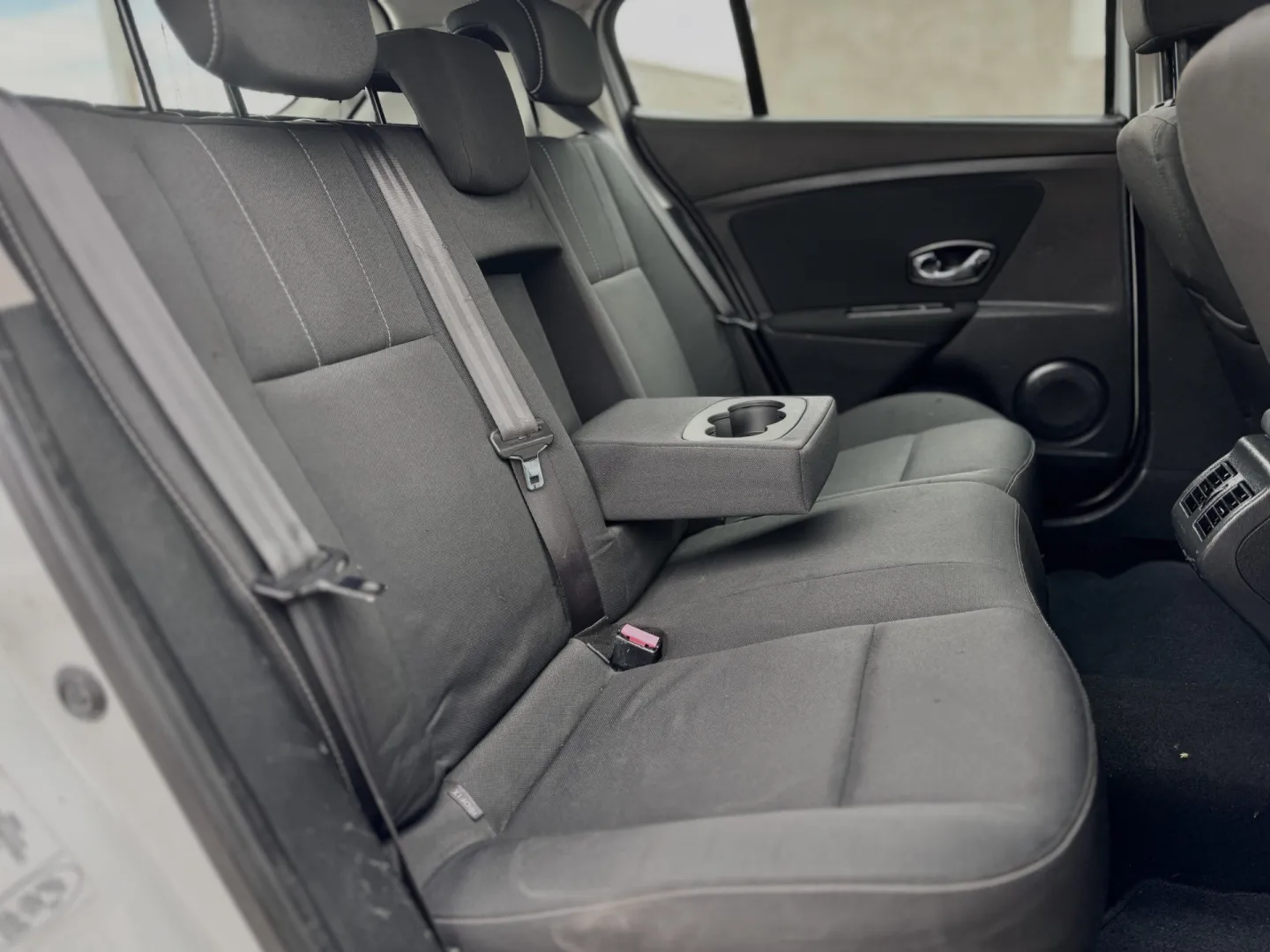 Cumpara/ Vinde online Renault  Megane 2013 SH, la cel mai bun pret pentru tine!