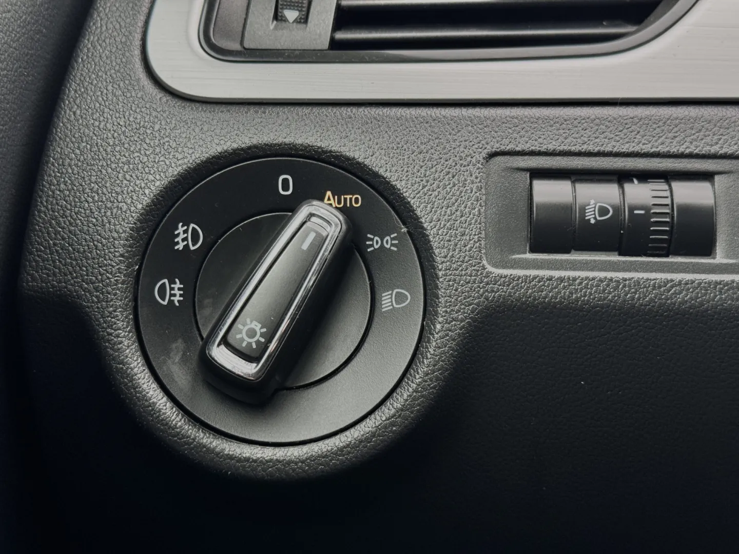 Cumpara/ Vinde online Skoda Rapid 2018 SH, la cel mai bun pret pentru tine!