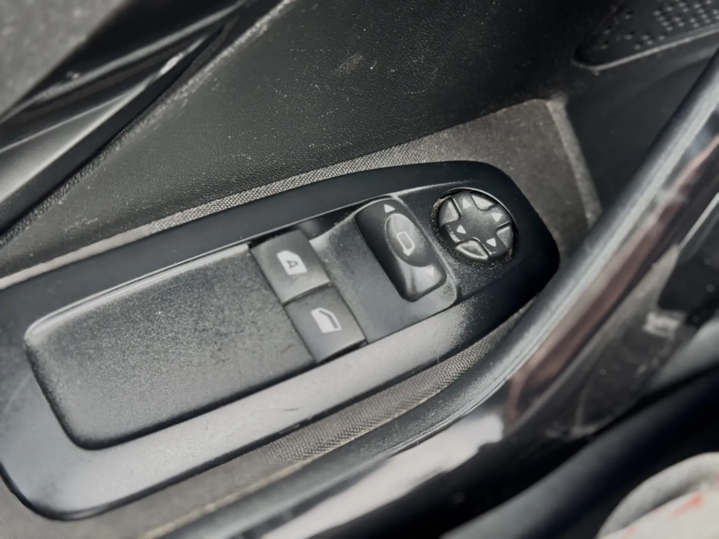 Cumpara/ Vinde online Peugeot 208 2012 SH, la cel mai bun pret pentru tine!