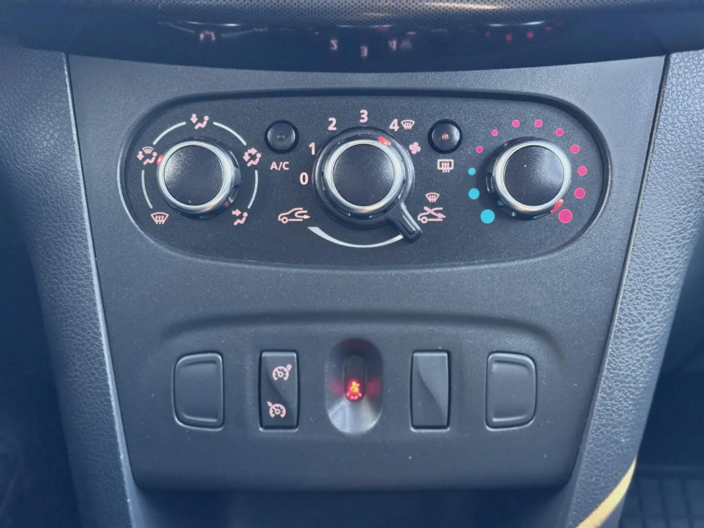 Cumpara/ Vinde online Dacia Logan 2018 SH, la cel mai bun pret pentru tine!