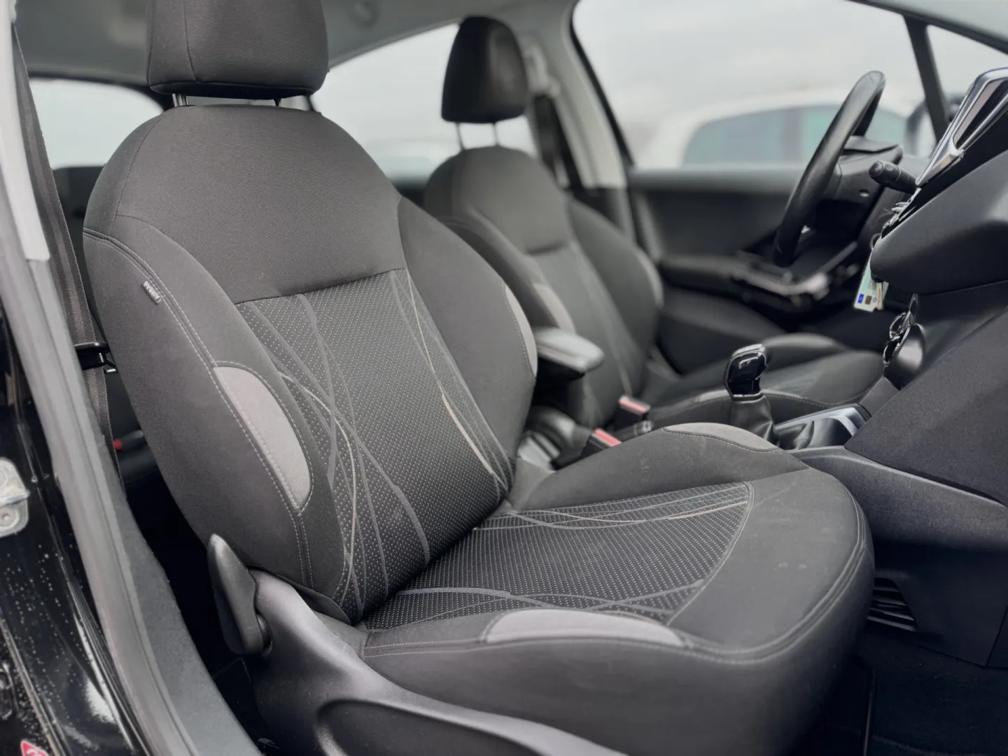 Cumpara/ Vinde online Peugeot 208 2012 SH, la cel mai bun pret pentru tine!