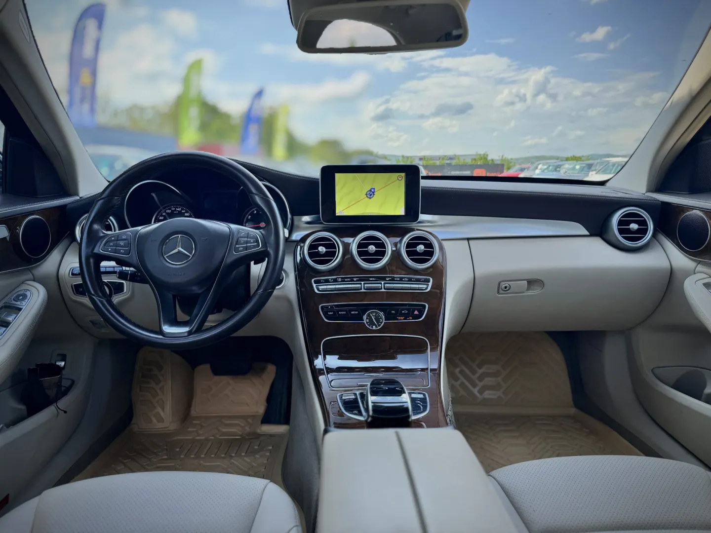 Cumpara/ Vinde online Mercedes-Benz C-Class 2015 SH, la cel mai bun pret pentru tine!