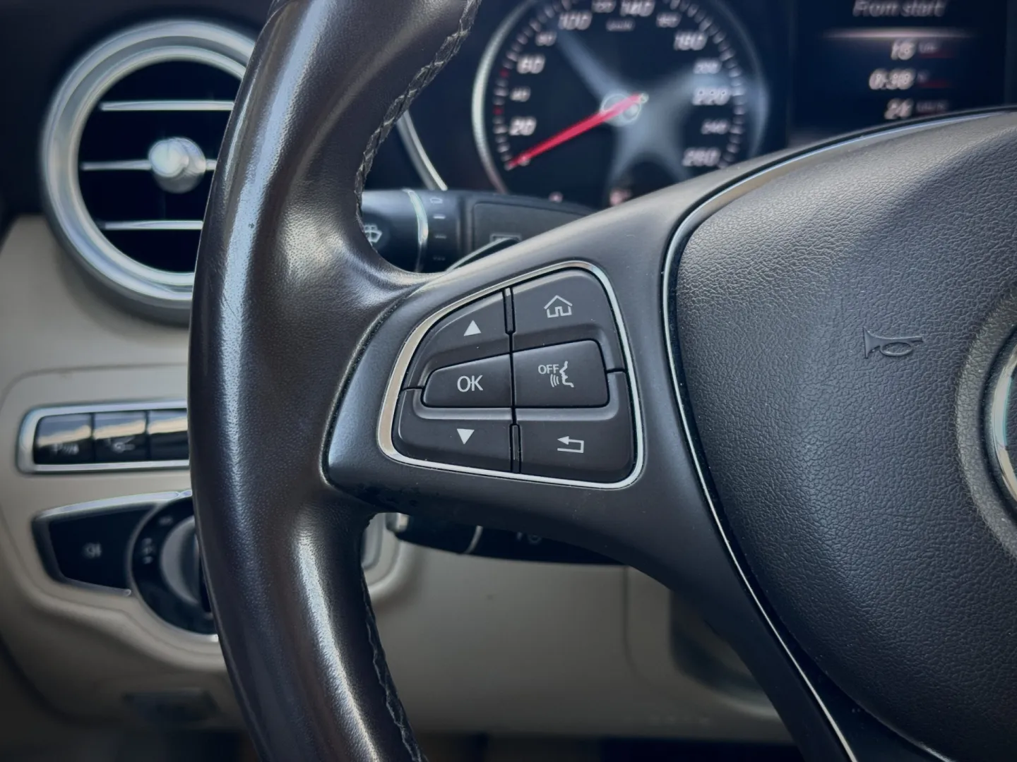 Cumpara/ Vinde online Mercedes-Benz C-Class 2015 SH, la cel mai bun pret pentru tine!