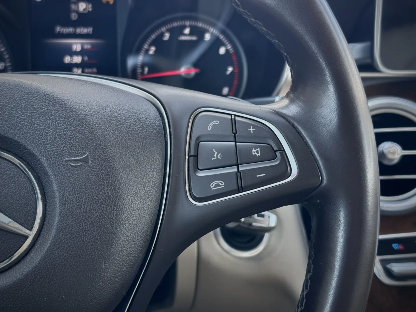 Cumpara/ Vinde online Mercedes-Benz C-Class 2015 SH, la cel mai bun pret pentru tine!