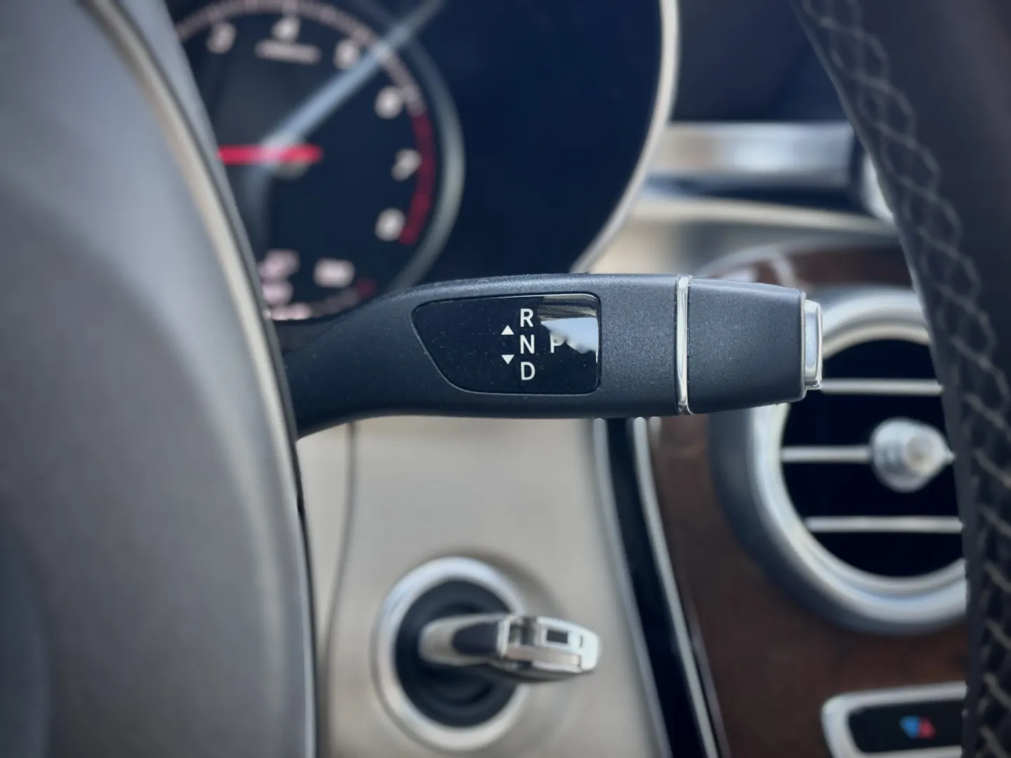 Cumpara/ Vinde online Mercedes-Benz C-Class 2015 SH, la cel mai bun pret pentru tine!