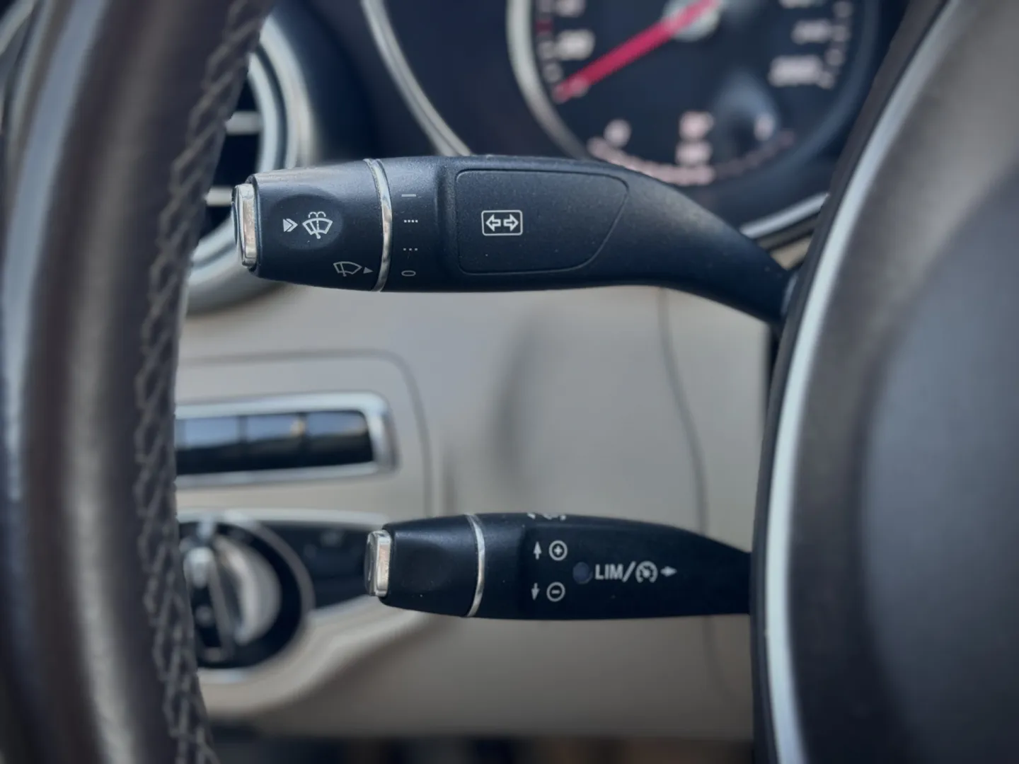 Cumpara/ Vinde online Mercedes-Benz C-Class 2015 SH, la cel mai bun pret pentru tine!