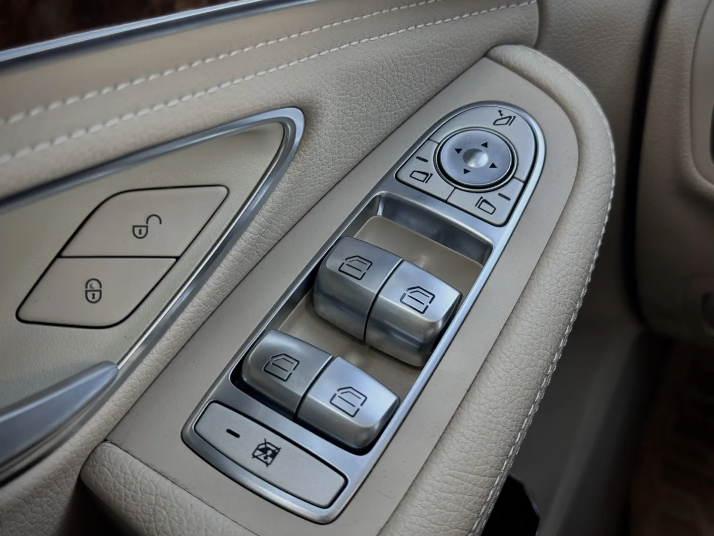 Cumpara/ Vinde online Mercedes-Benz C-Class 2015 SH, la cel mai bun pret pentru tine!