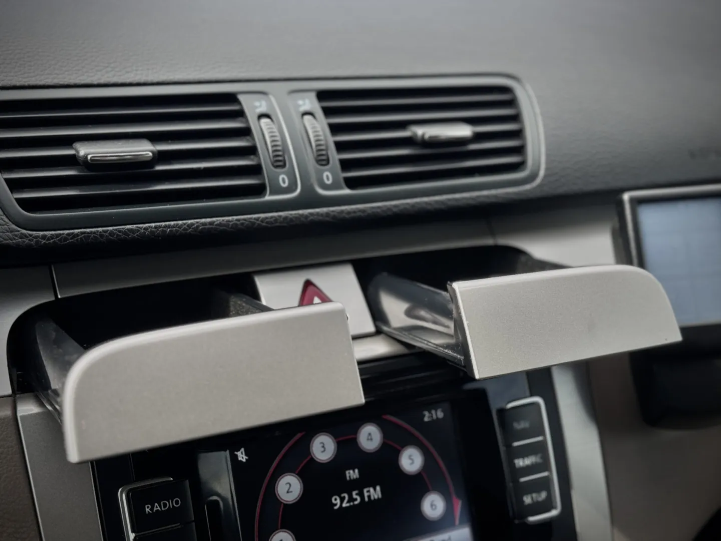 Cumpara/ Vinde online Volkswagen Passat 2009 SH, la cel mai bun pret pentru tine!