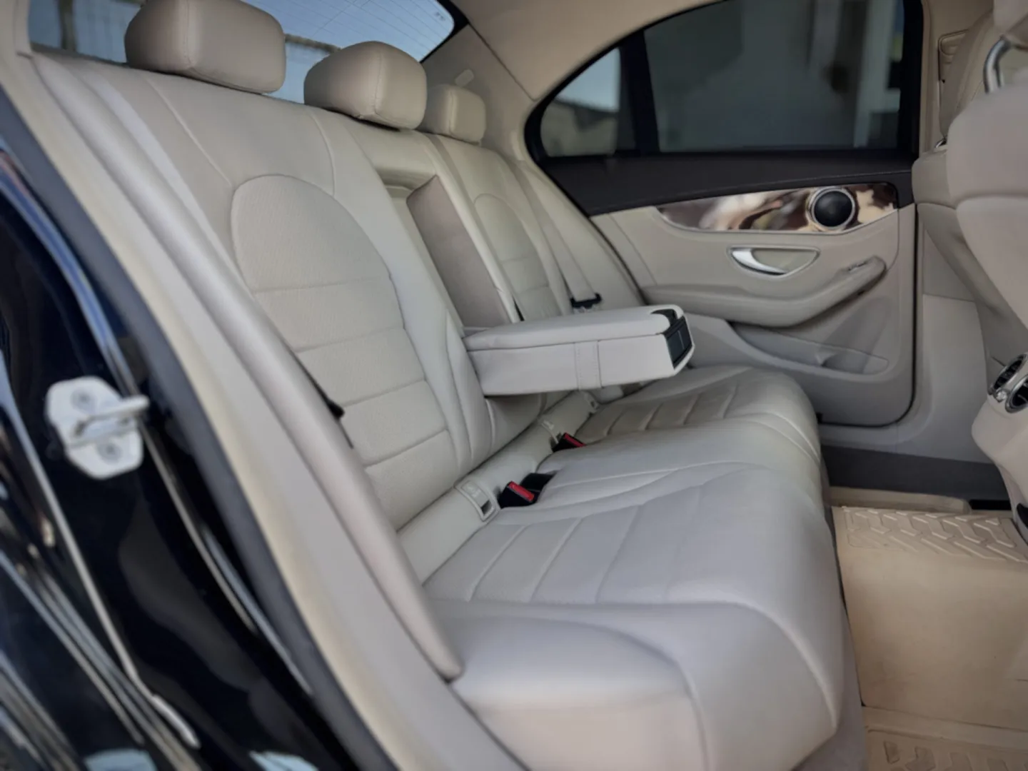 Cumpara/ Vinde online Mercedes-Benz C-Class 2015 SH, la cel mai bun pret pentru tine!