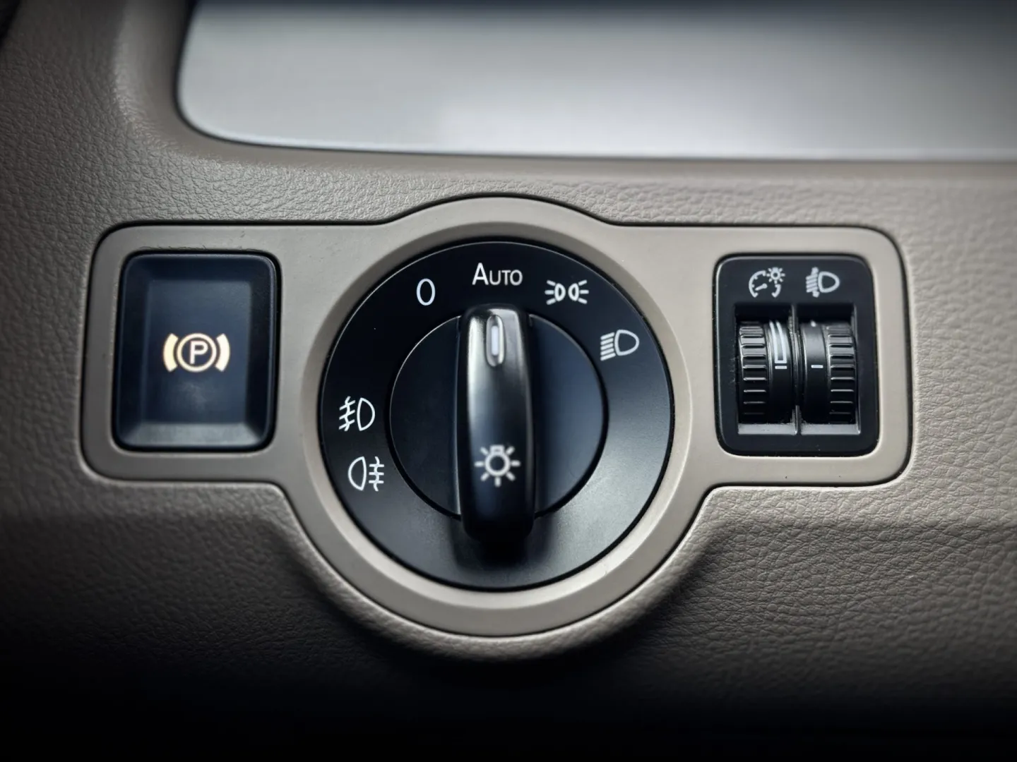Cumpara/ Vinde online Volkswagen Passat 2009 SH, la cel mai bun pret pentru tine!