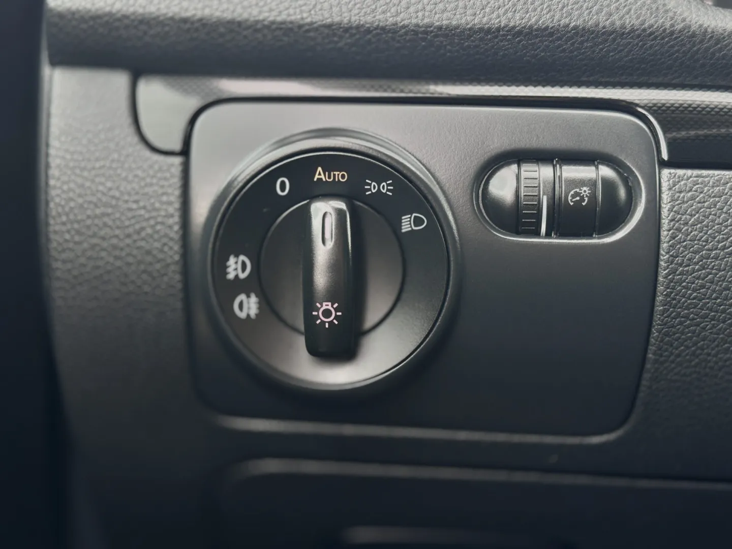 Cumpara/ Vinde online Volkswagen Jetta 2010 SH, la cel mai bun pret pentru tine!