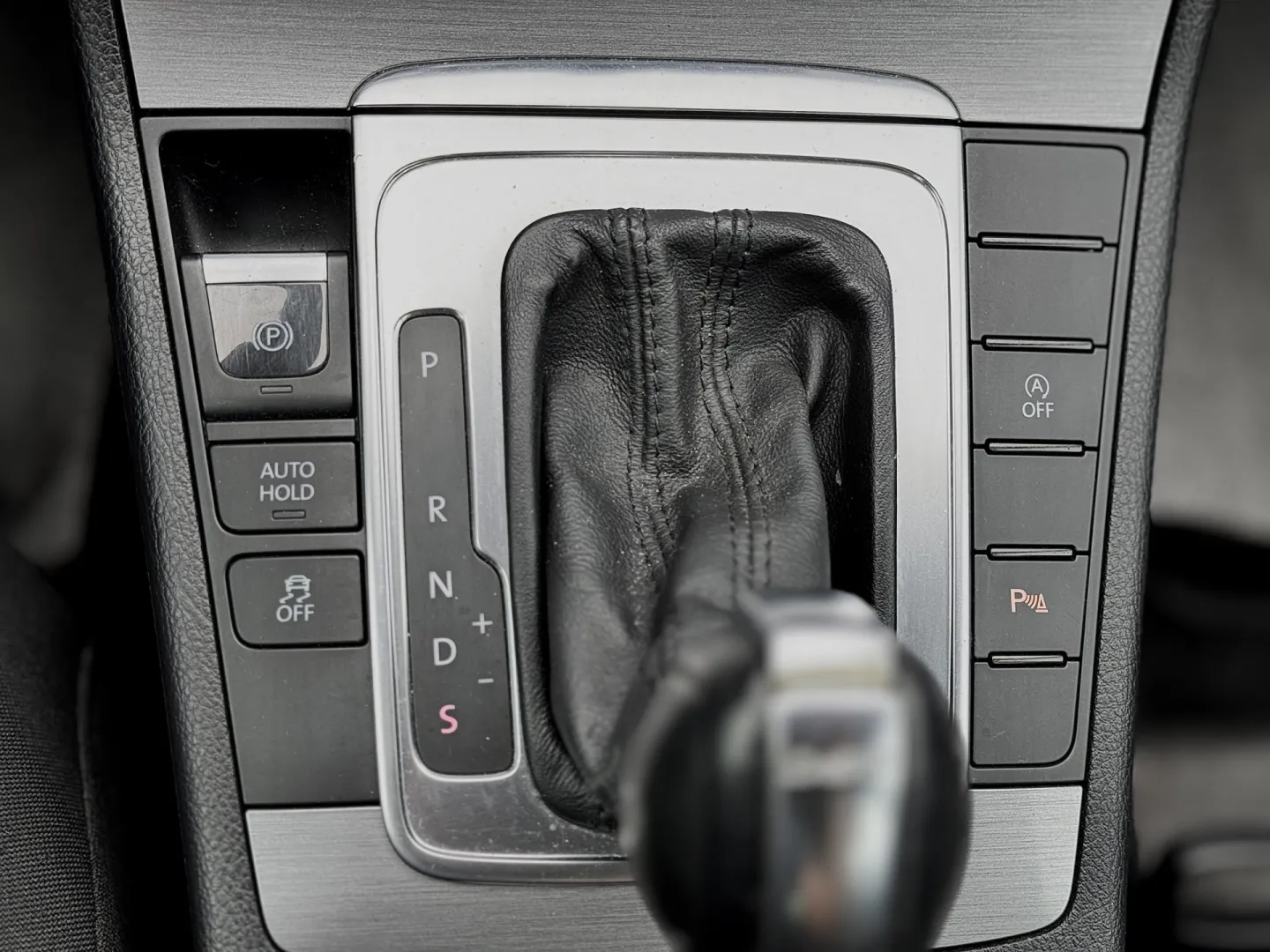 Cumpara/ Vinde online Volkswagen Passat 2011 SH, la cel mai bun pret pentru tine!