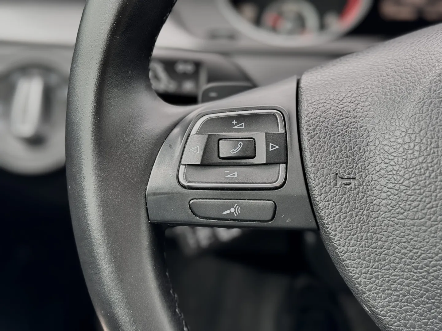 Cumpara/ Vinde online Volkswagen Passat 2011 SH, la cel mai bun pret pentru tine!