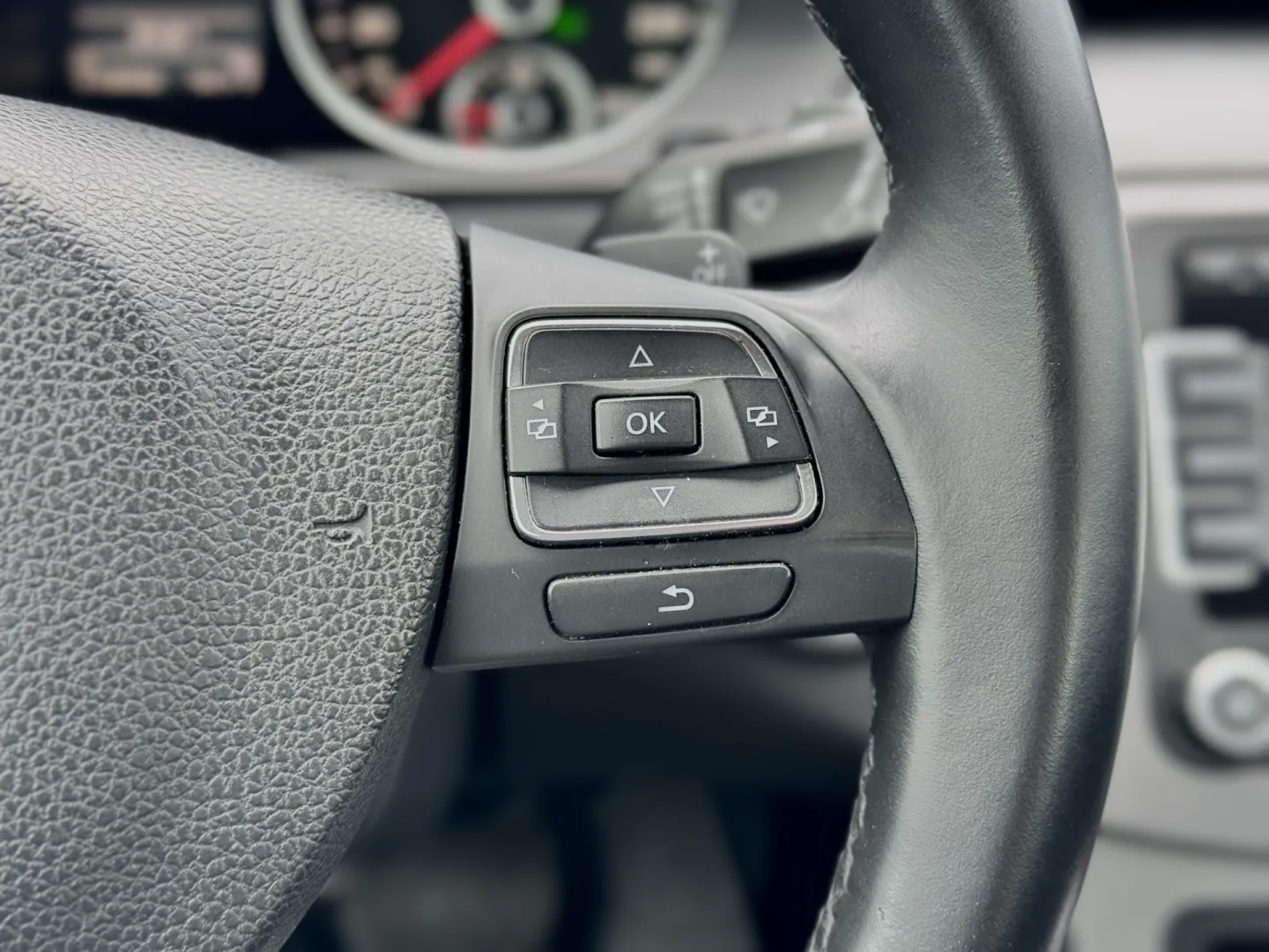 Cumpara/ Vinde online Volkswagen Passat 2011 SH, la cel mai bun pret pentru tine!