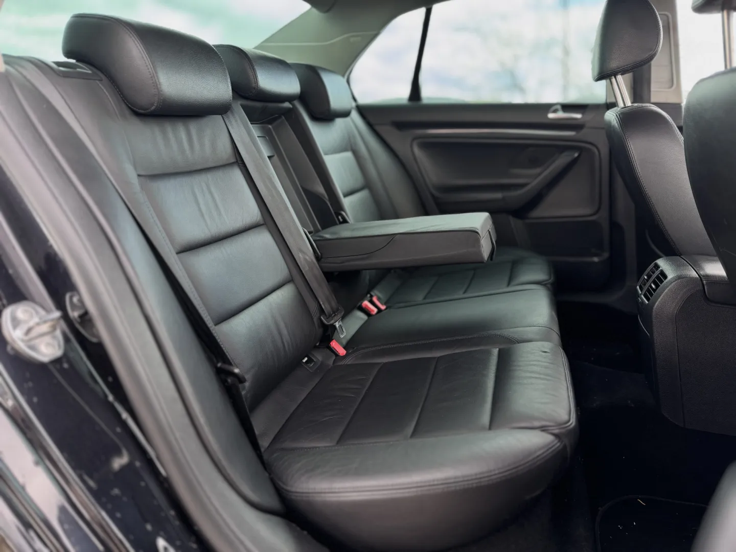 Cumpara/ Vinde online Volkswagen Jetta 2010 SH, la cel mai bun pret pentru tine!