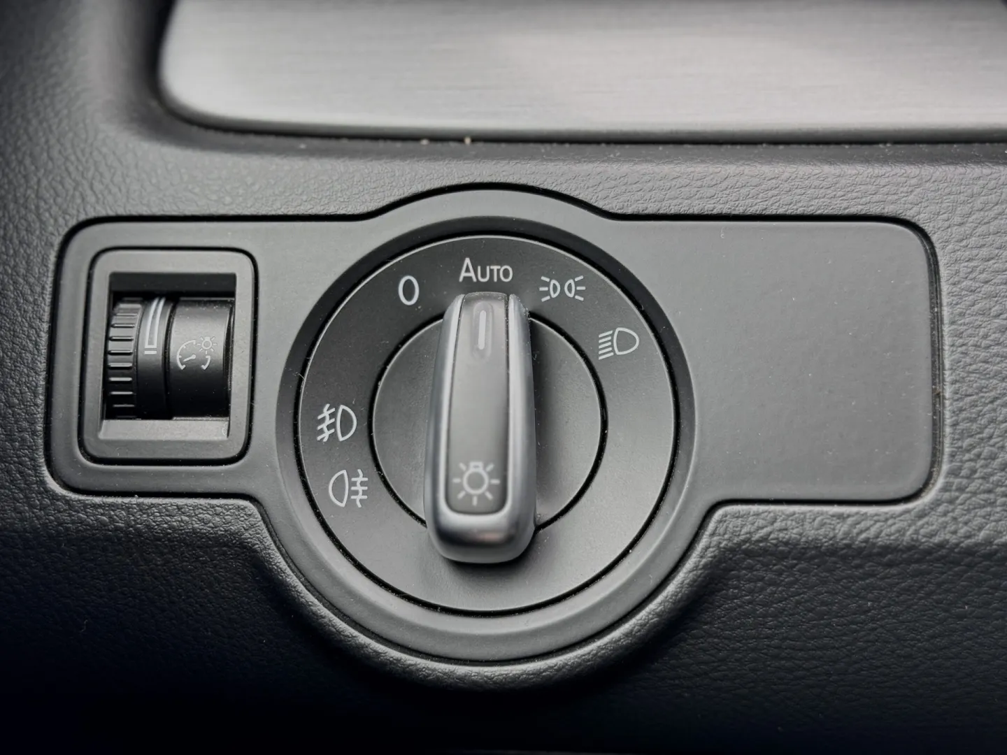 Cumpara/ Vinde online Volkswagen Passat 2011 SH, la cel mai bun pret pentru tine!