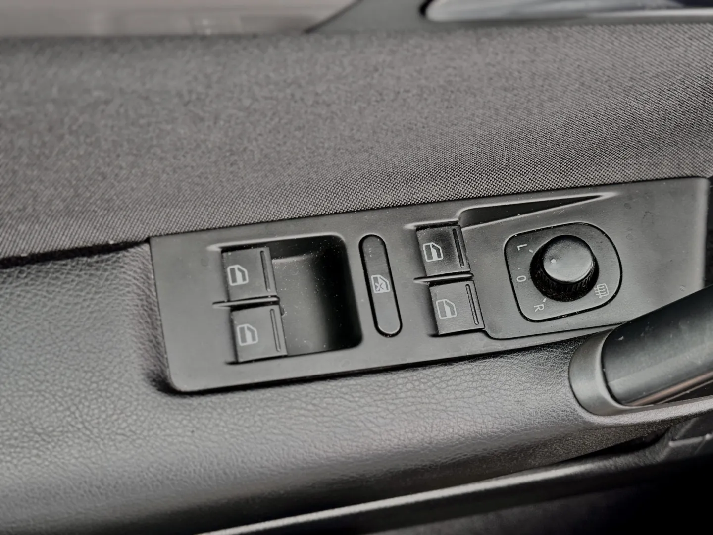 Cumpara/ Vinde online Volkswagen Passat 2011 SH, la cel mai bun pret pentru tine!