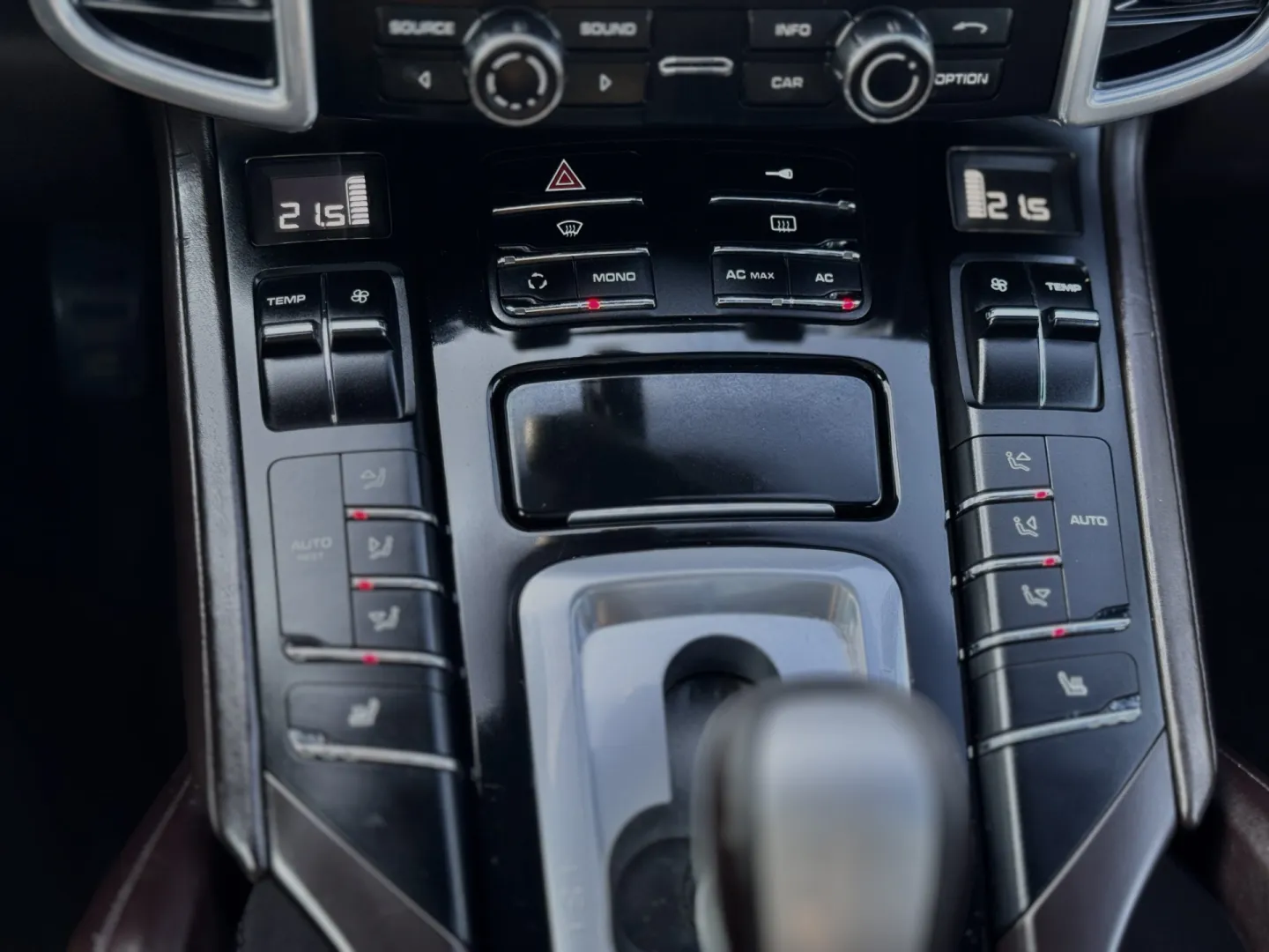 Cumpara/ Vinde online Porsche Cayenne 2011 SH, la cel mai bun pret pentru tine!