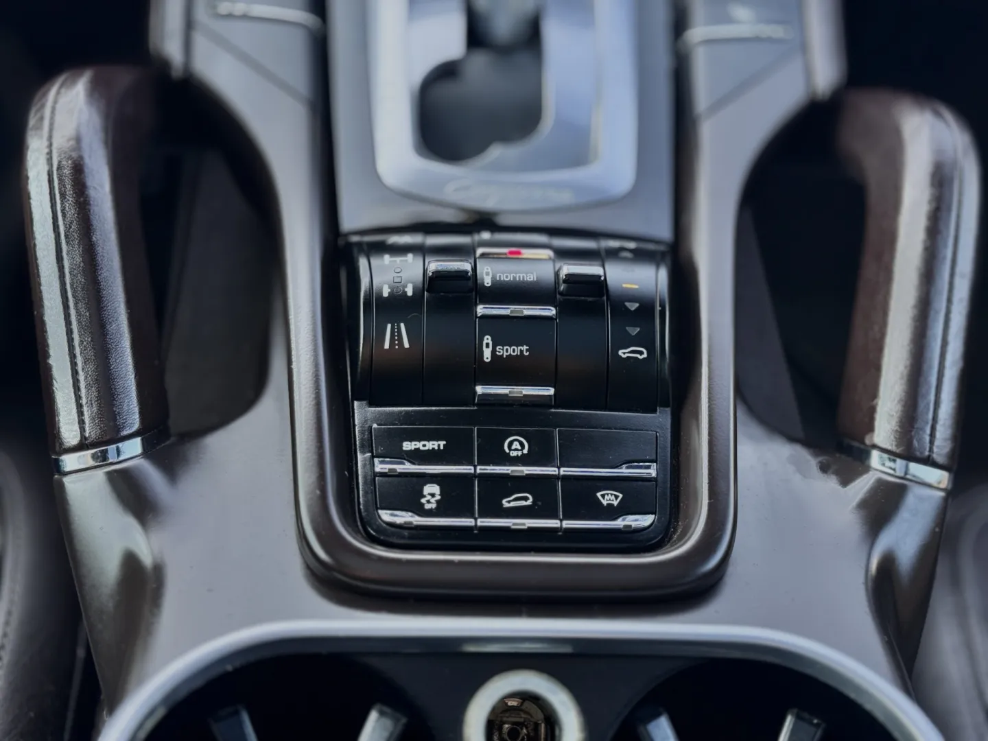 Cumpara/ Vinde online Porsche Cayenne 2011 SH, la cel mai bun pret pentru tine!