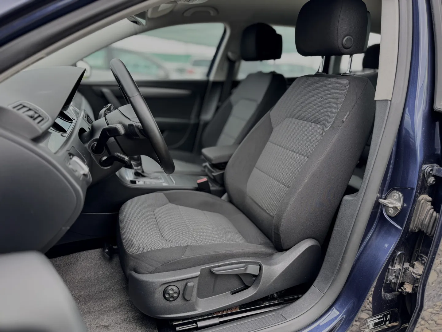 Cumpara/ Vinde online Volkswagen Passat 2011 SH, la cel mai bun pret pentru tine!