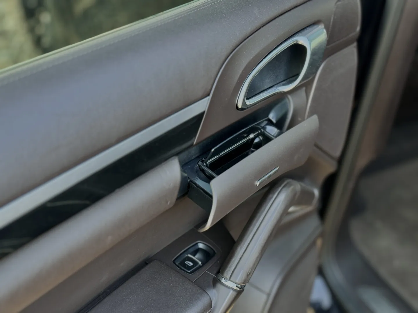 Cumpara/ Vinde online Porsche Cayenne 2011 SH, la cel mai bun pret pentru tine!
