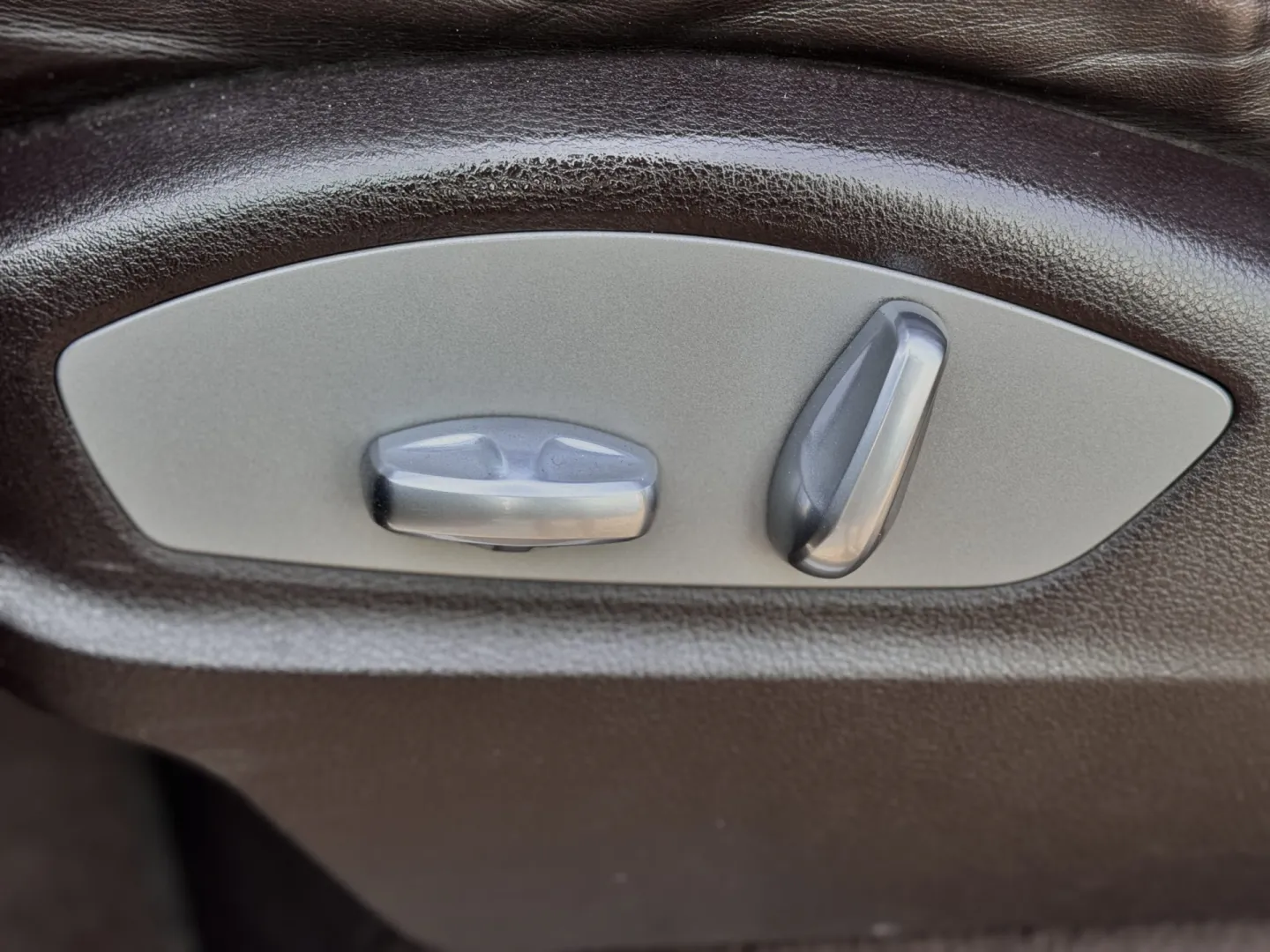 Cumpara/ Vinde online Porsche Cayenne 2011 SH, la cel mai bun pret pentru tine!