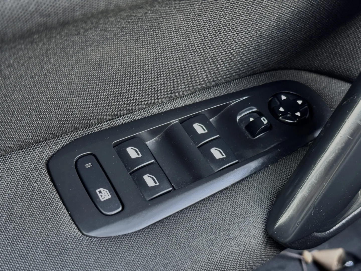 Cumpara/ Vinde online Peugeot 308 2016 SH, la cel mai bun pret pentru tine!