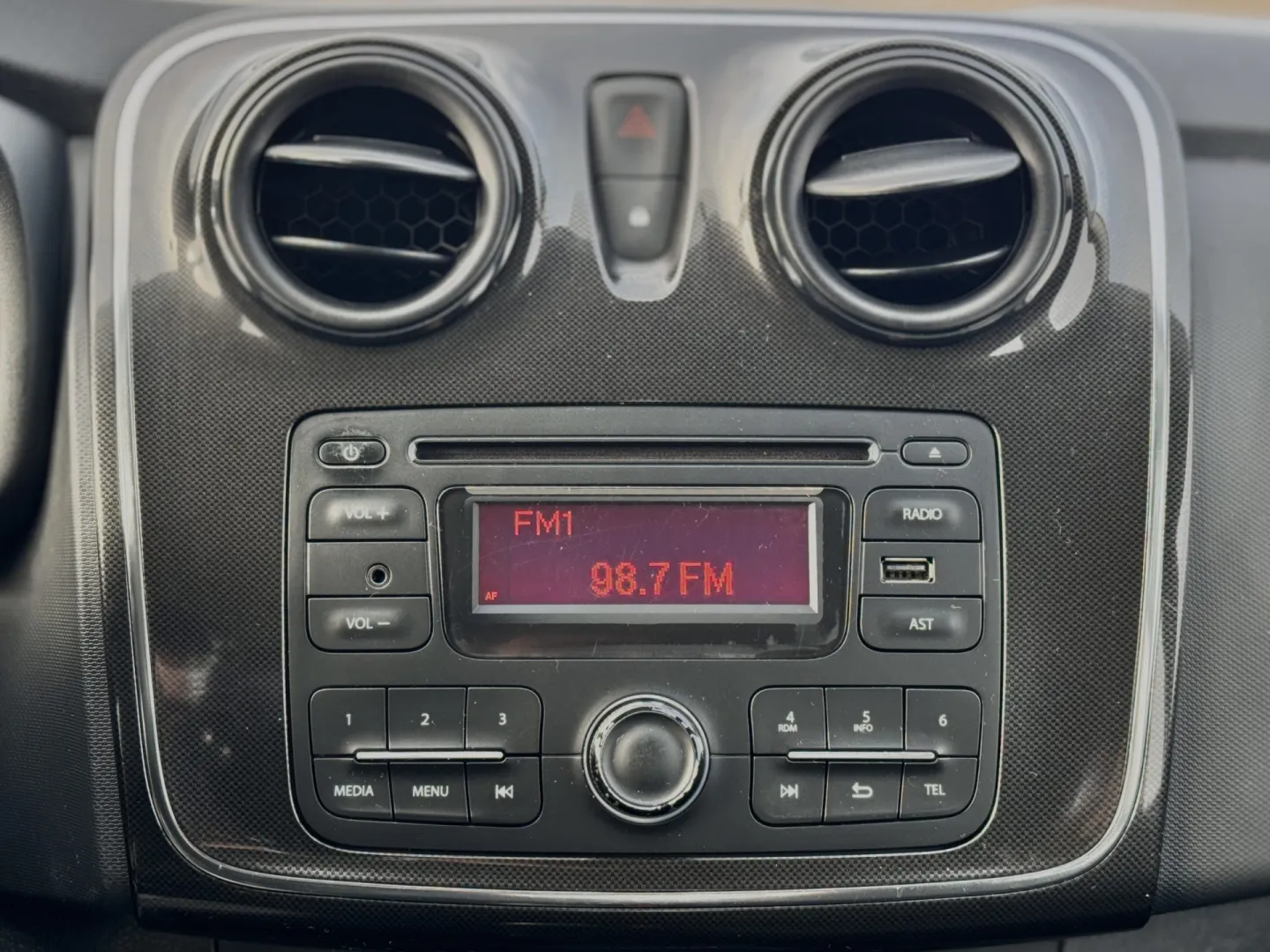 Cumpara/ Vinde online Dacia Sandero 2018 SH, la cel mai bun pret pentru tine!