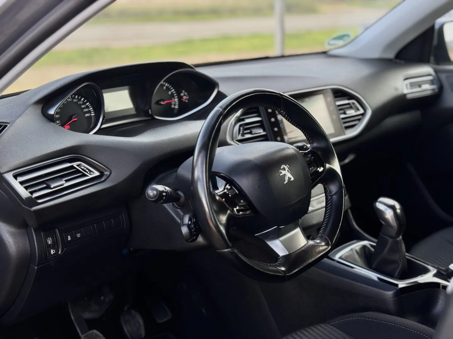 Cumpara/ Vinde online Peugeot 308 2016 SH, la cel mai bun pret pentru tine!