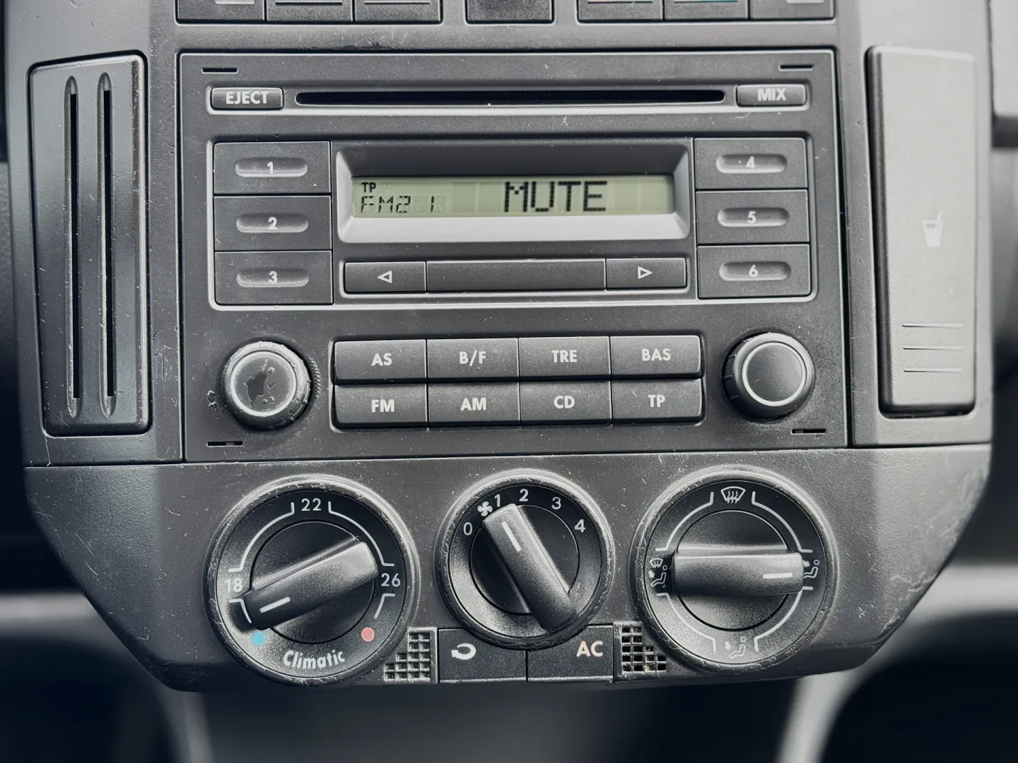 Cumpara/ Vinde online Volkswagen Polo 2006 SH, la cel mai bun pret pentru tine!