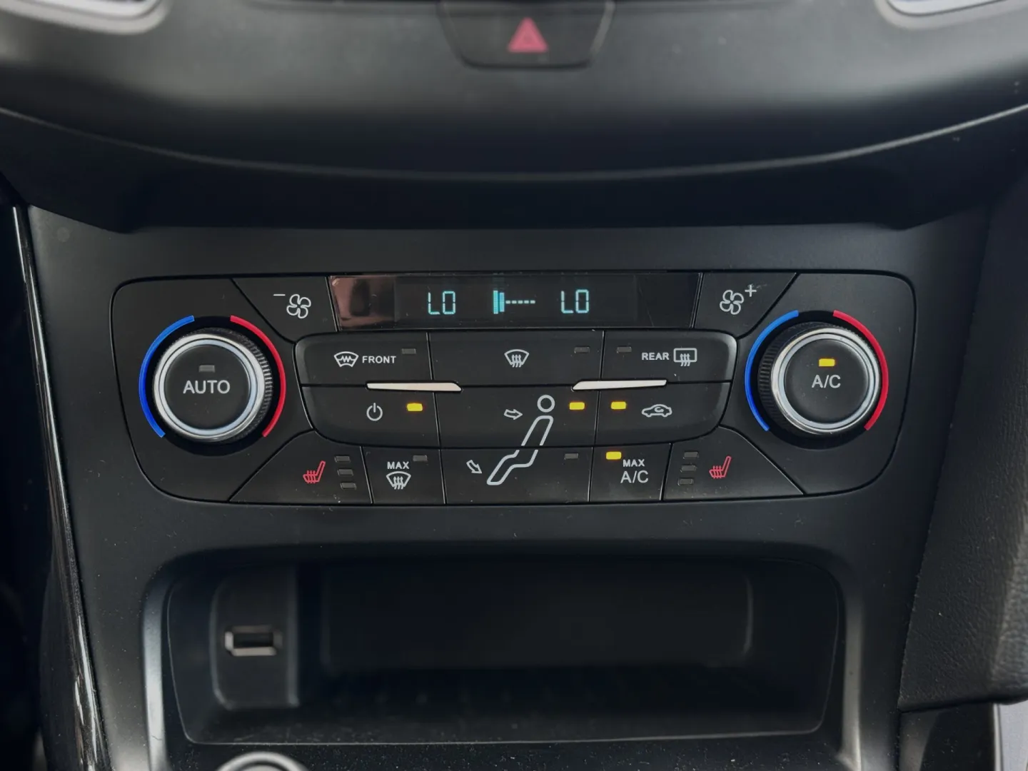 Cumpara/ Vinde online Ford Focus 2017 SH, la cel mai bun pret pentru tine!
