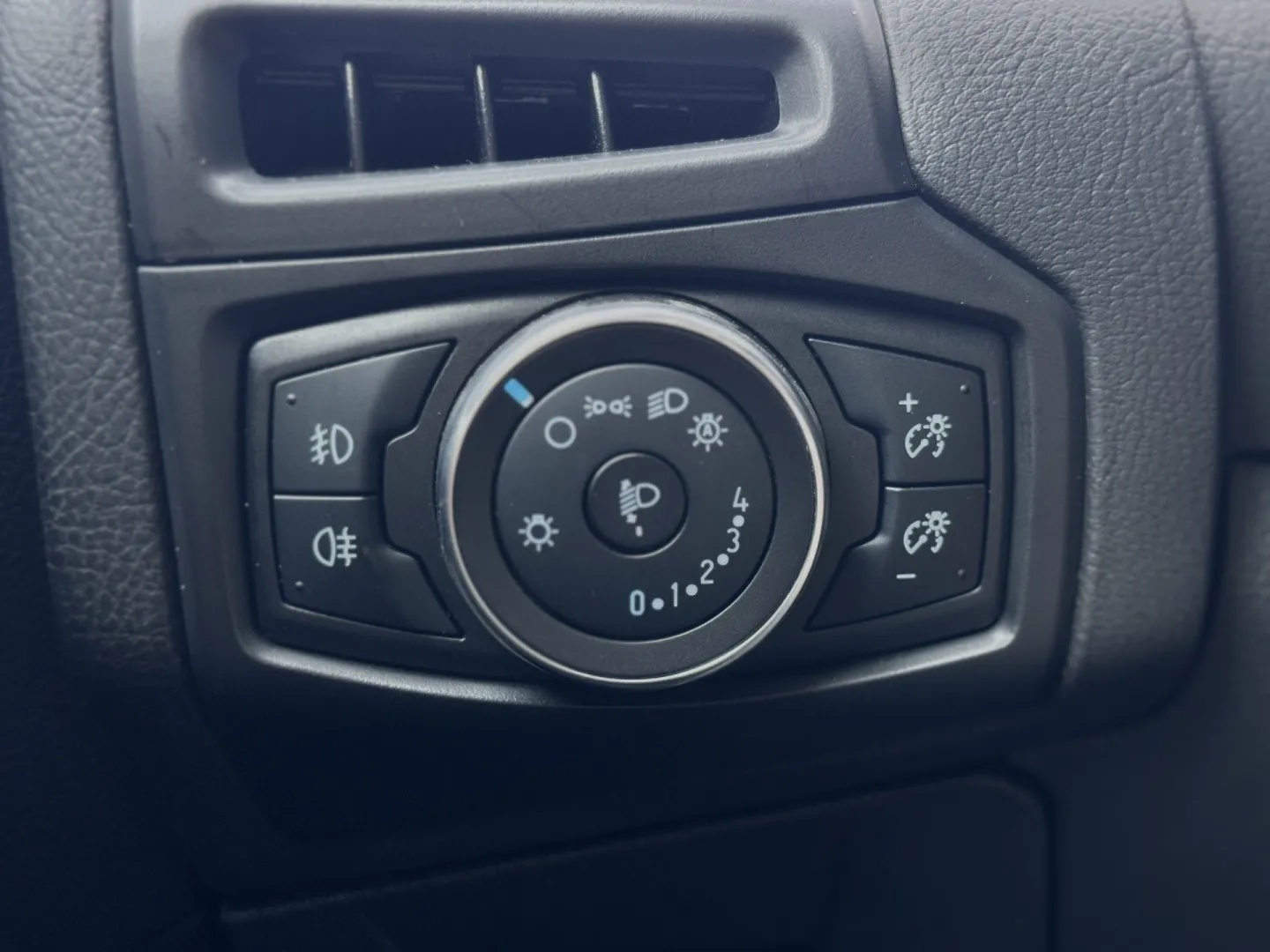 Cumpara/ Vinde online Ford Focus 2017 SH, la cel mai bun pret pentru tine!