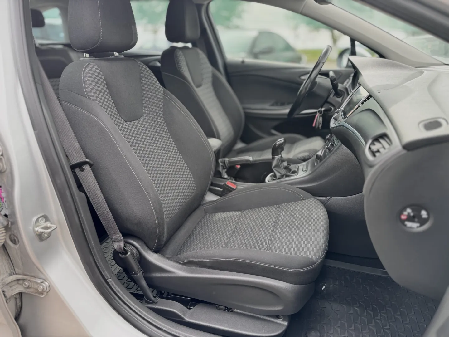 Cumpara/ Vinde online Opel Astra 2016 SH, la cel mai bun pret pentru tine!