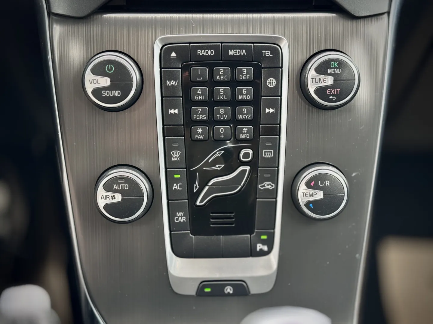 Cumpara/ Vinde online Volvo V40 2014 SH, la cel mai bun pret pentru tine!