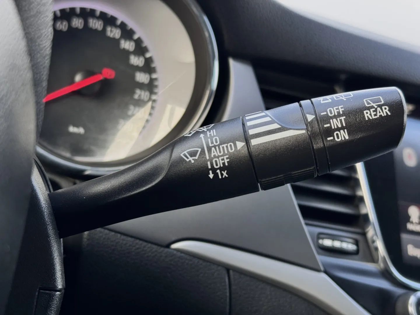 Cumpara/ Vinde online Opel Astra 2017 SH, la cel mai bun pret pentru tine!
