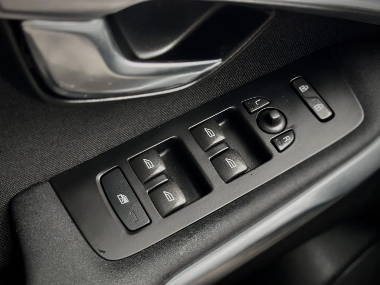 Cumpara/ Vinde online Volvo V40 2014 SH, la cel mai bun pret pentru tine!