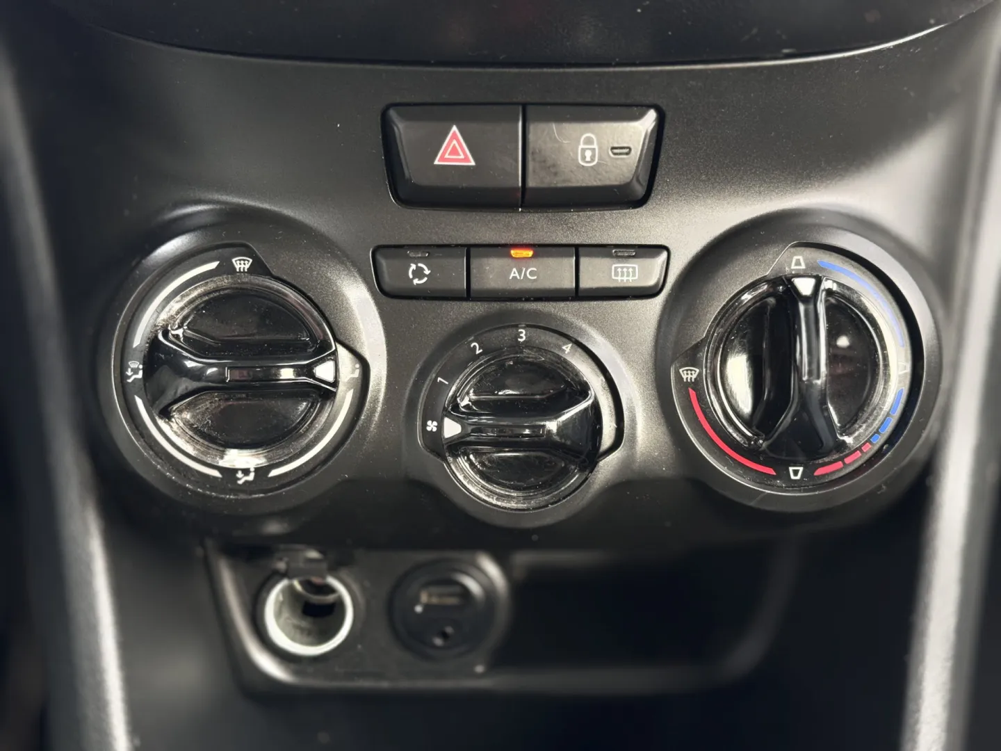 Cumpara/ Vinde online Peugeot 208 2012 SH, la cel mai bun pret pentru tine!