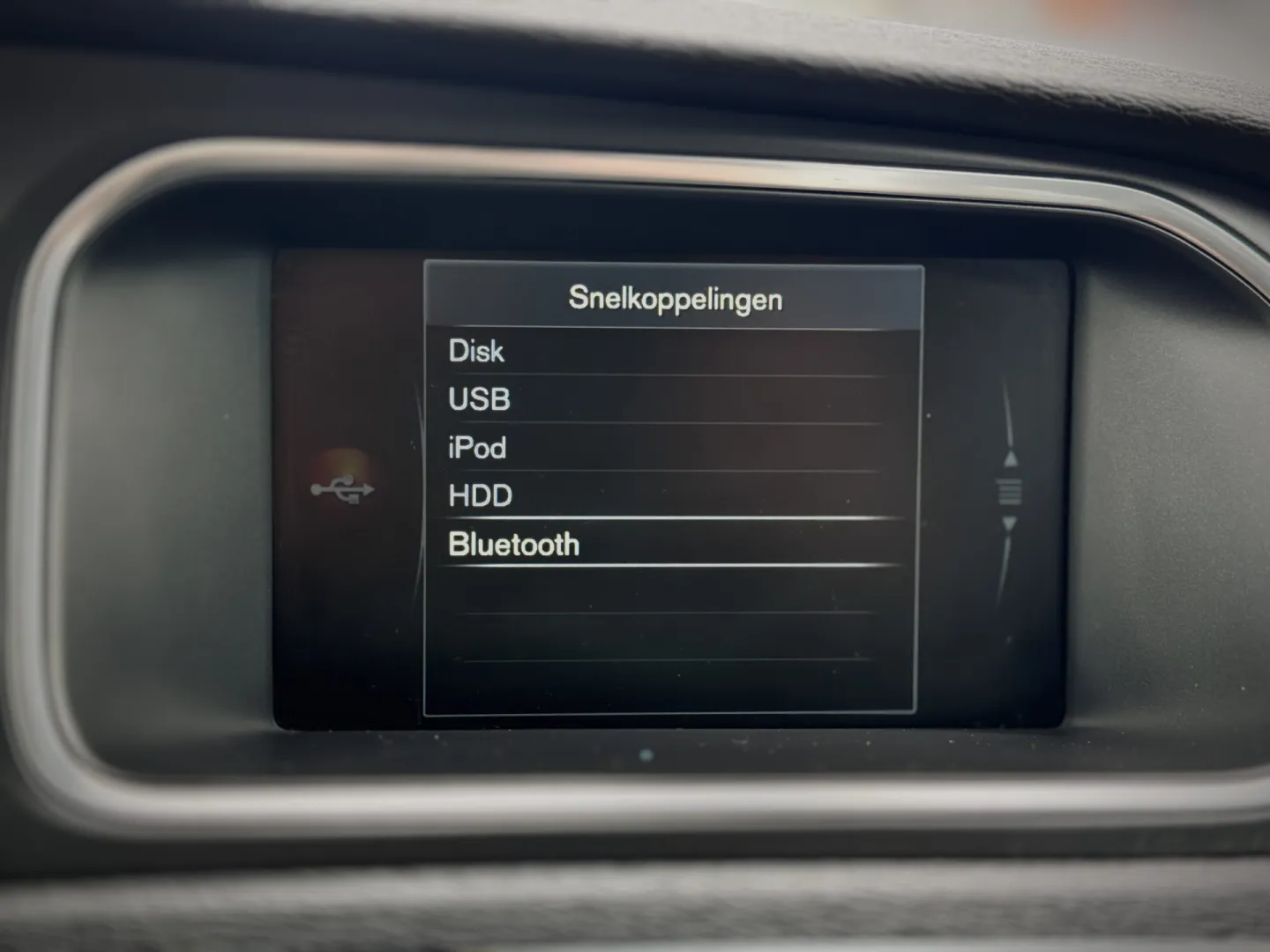 Cumpara/ Vinde online Volvo V40 2014 SH, la cel mai bun pret pentru tine!