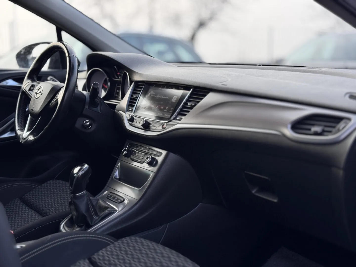 Cumpara/ Vinde online Opel Astra 2017 SH, la cel mai bun pret pentru tine!