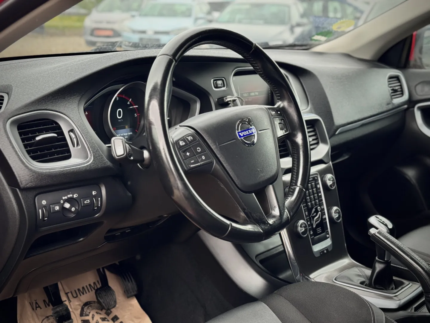 Cumpara/ Vinde online Volvo V40 2014 SH, la cel mai bun pret pentru tine!