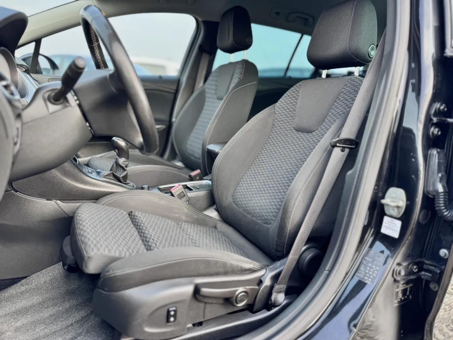 Cumpara/ Vinde online Opel Astra 2017 SH, la cel mai bun pret pentru tine!
