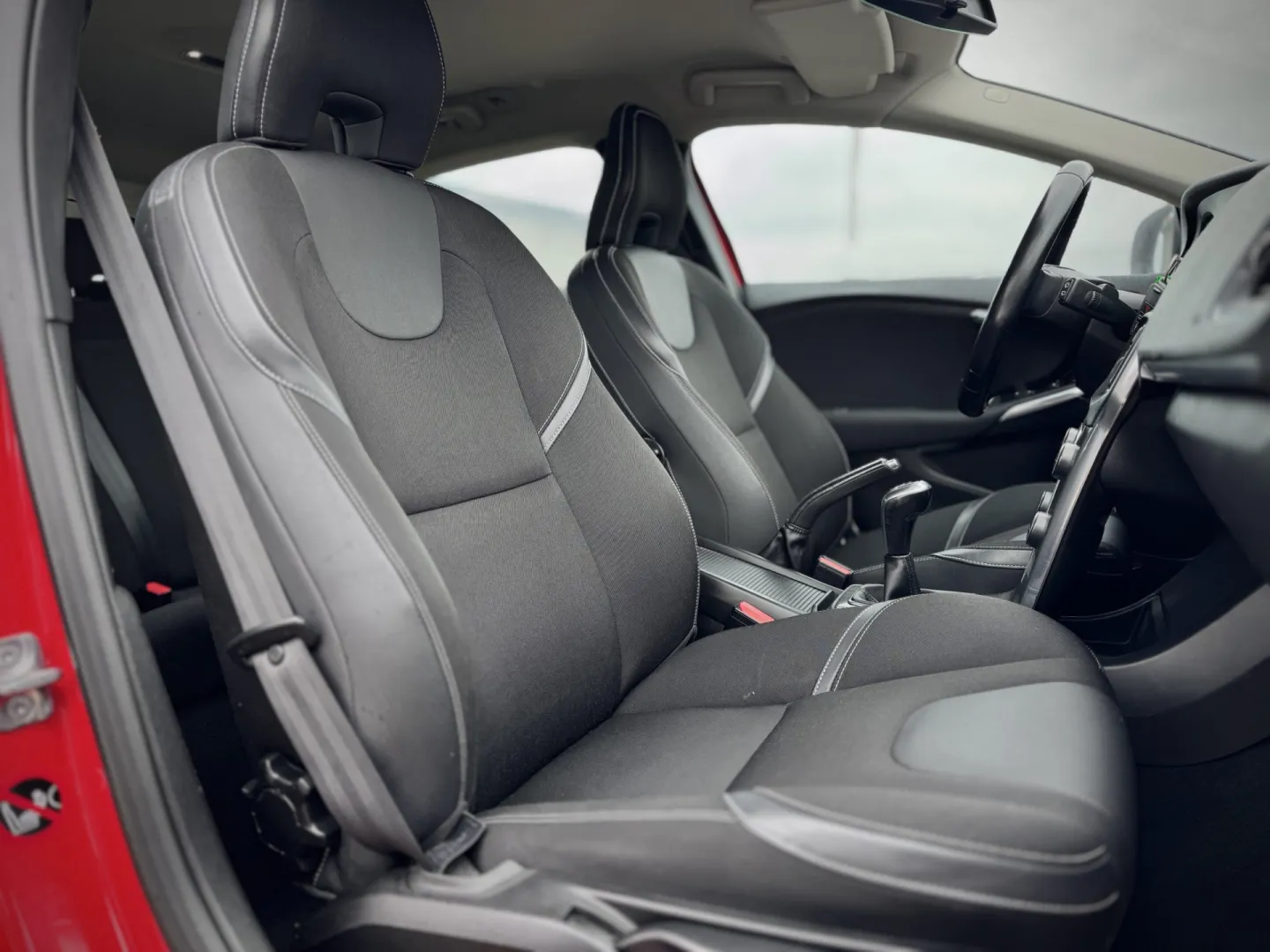 Cumpara/ Vinde online Volvo V40 2014 SH, la cel mai bun pret pentru tine!